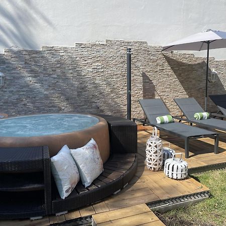 Villa Bianca A Few Steps By The Sea With Exclusive Garden & Jacuzzi 利沃诺 外观 照片