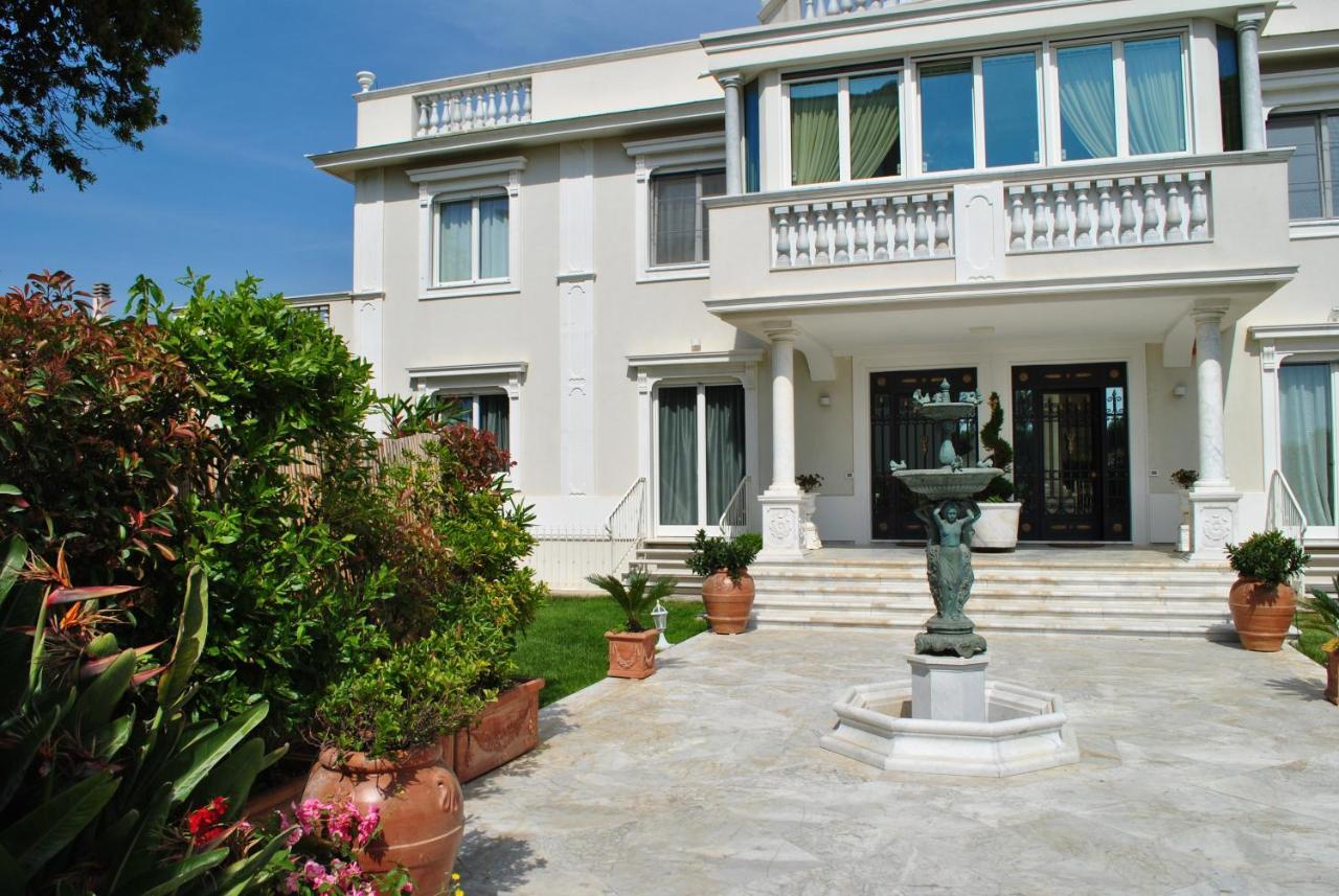 Villa Bianca A Few Steps By The Sea With Exclusive Garden & Jacuzzi 利沃诺 外观 照片