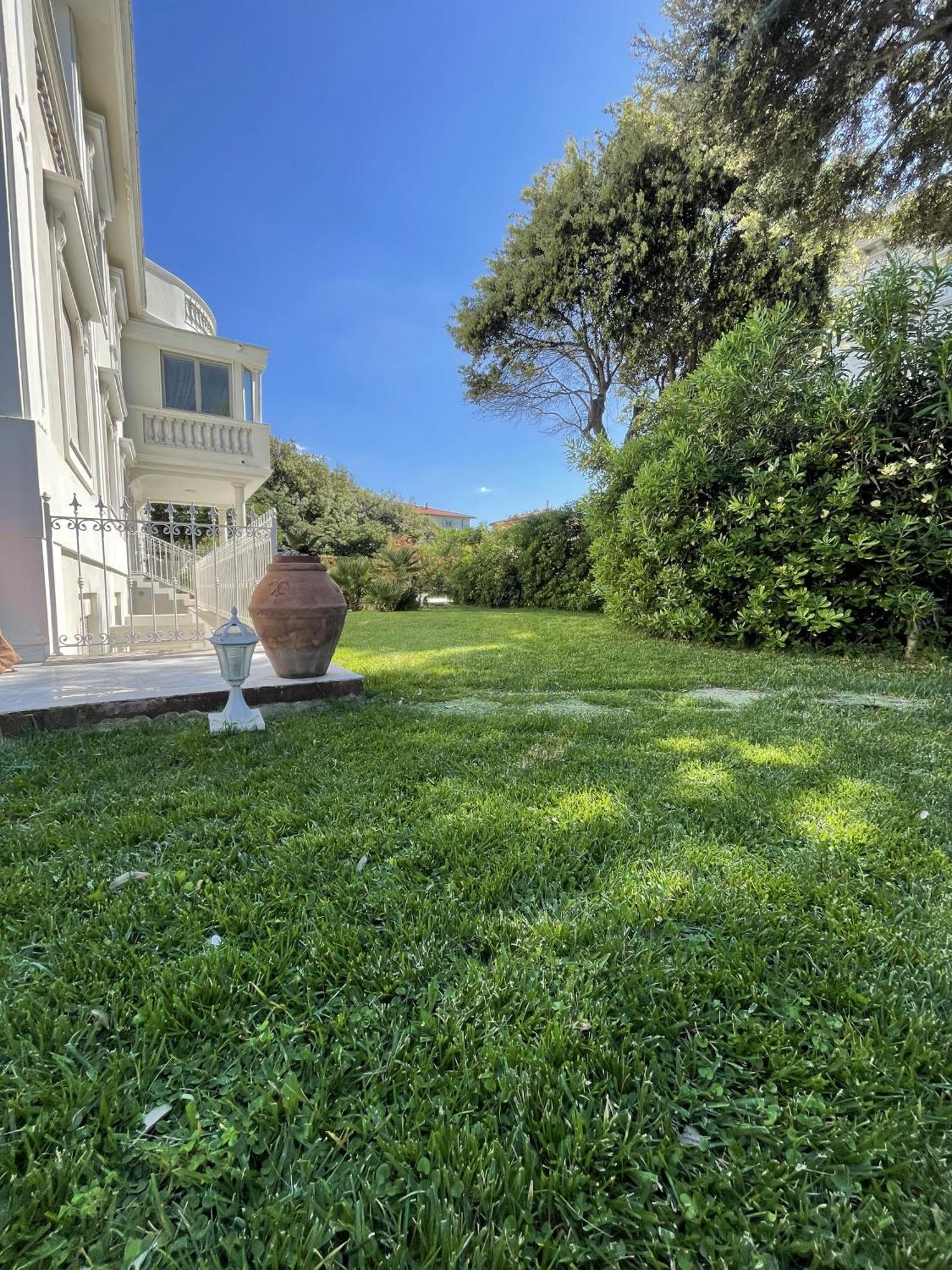 Villa Bianca A Few Steps By The Sea With Exclusive Garden & Jacuzzi 利沃诺 外观 照片